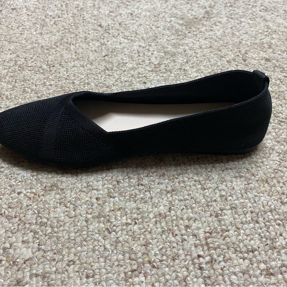 Chic Black Danskin Flats - Picture 4 of 15